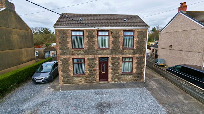 3 Bedroom Detached House For Sale In Bryncaerau, Trimsaran, Kidwelly, SA17