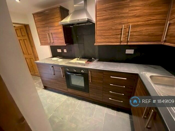 1 Bedroom Flat To Rent In Stanningley Road, Leeds, LS12