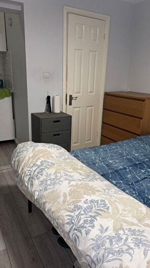 Studio To Rent In Kensington Gardens Square, London, W2