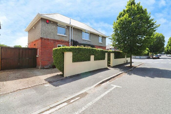 4 Bedroom Detached House For Sale In Eldon Road, Bournemouth, BH9