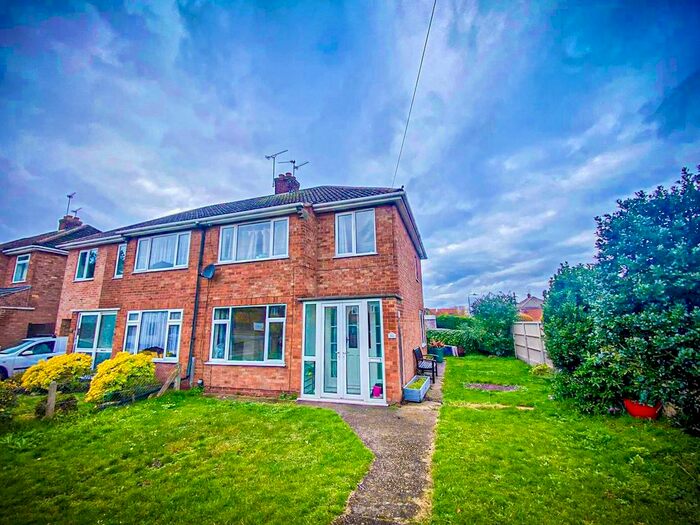 3 Bedroom Semi-Detached House To Rent In Hykeham Road, Lincoln, LN6