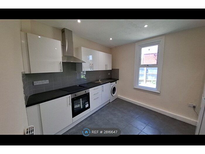 2 Bedroom Flat To Rent In Clarendon Road, London, SW19