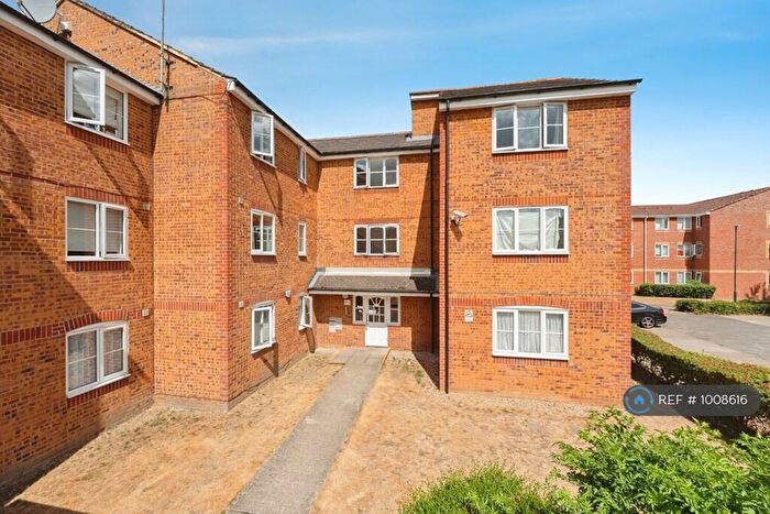 1 Bedroom Flat To Rent In Mullards Close, Mitcham, CR4