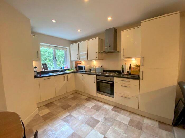 2 Bedroom Flat To Rent In Reading Road, Copper Beech Place, RG41