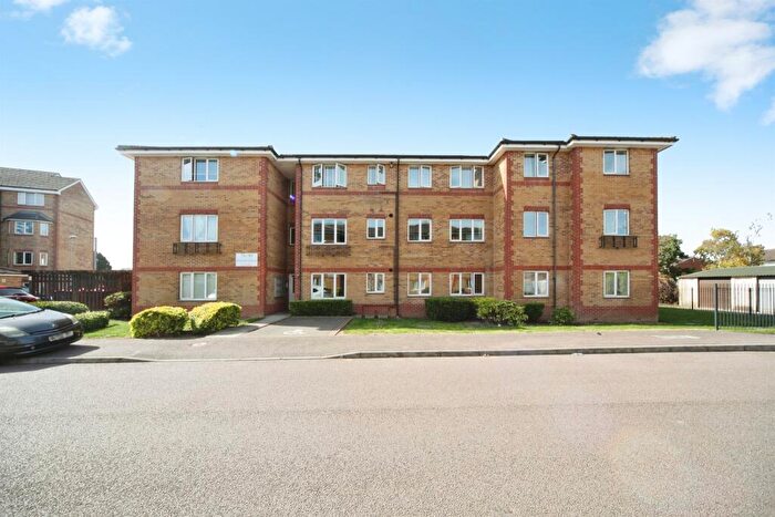 2 Bedroom Flat For Sale In Orchid Close, Luton, LU3