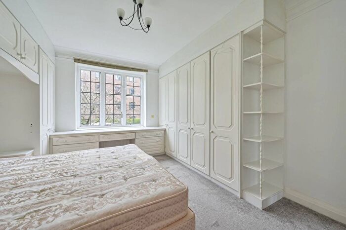 3 Bedroom Flat To Rent In Manor Fields, Putney, London, SW15