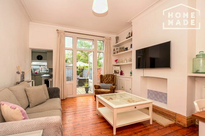 3 Bedroom Maisonette To Rent In Cunningham Park, Harrow, HA1