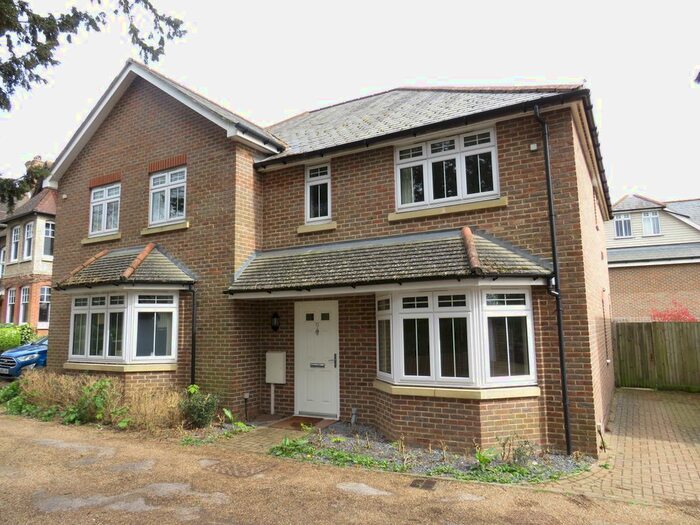 3 Bedroom Semi-Detached House To Rent In Toppesfield Park, Maidstone, ME14