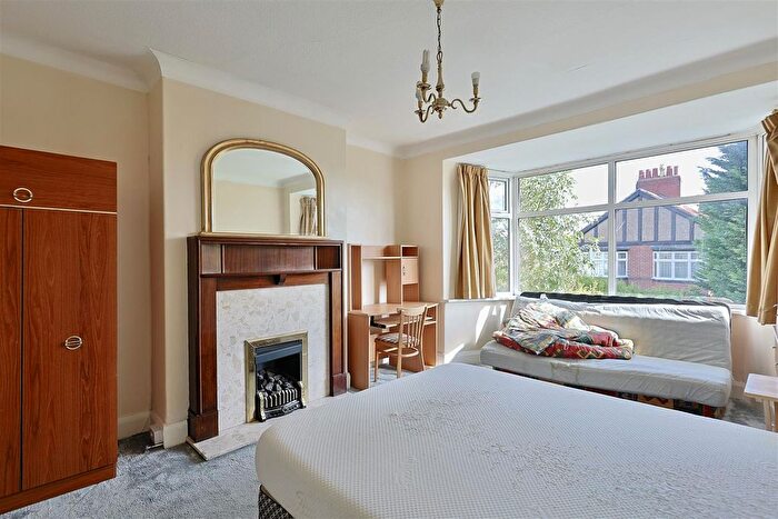 3 Bedroom Flat To Rent In Valley View, Jesmond, Newcastle Upon Tyne, NE2