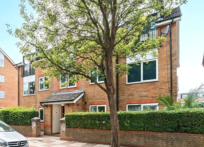 2 Bedroom Flat For Sale In Vicarage Road, Teddington, TW11