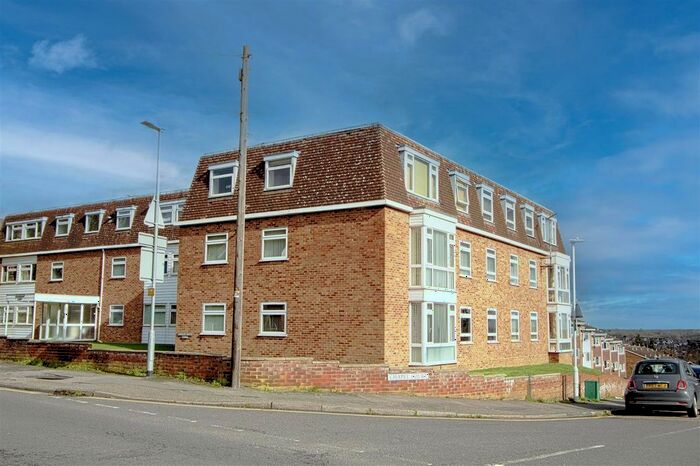 2 Bedroom Flat For Sale In Chapel Street, Billericay, CM12