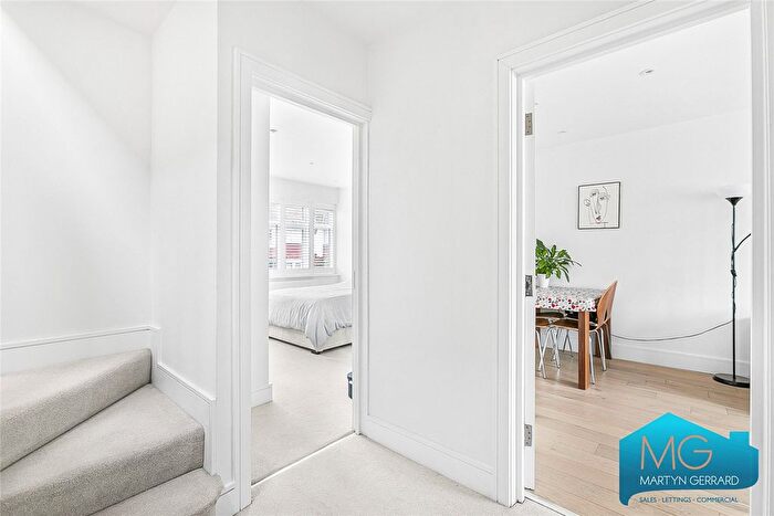 2 Bedroom Flat For Sale In Cornwall Avenue, London, N3