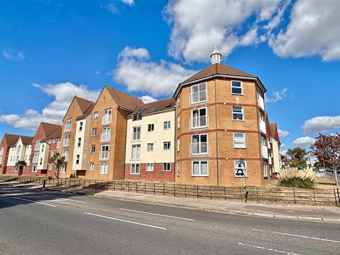 1 Bedroom Flat For Sale In Marina Point, West Road, Clacton-On-Sea, CO15