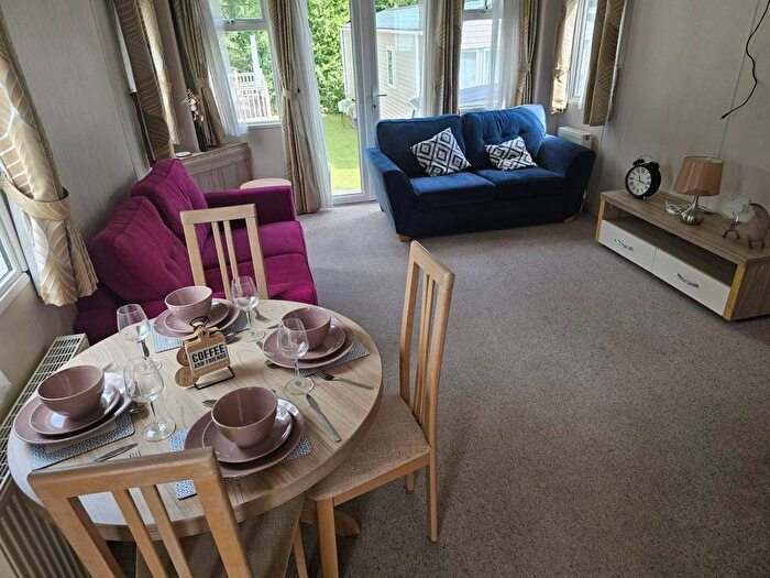 2 Bedroom Mobile/park Home For Sale In Stanford Bishop, Worcester, WR6