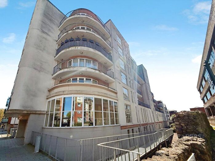 2 Bedroom Flat To Rent In Lower Canal Walk, Southampton, Hampshire, SO14