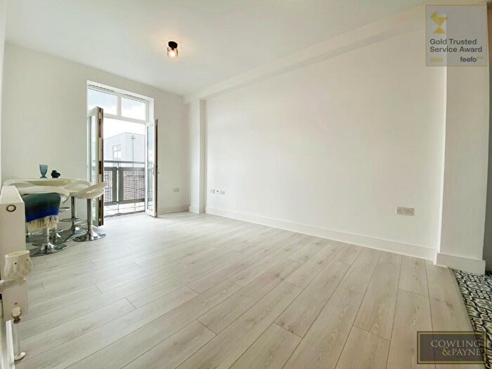 2 Bedroom Apartment To Rent In High Street, Wickford, Essex, SS12