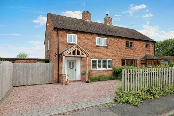 3 Bedroom Semi-Detached House For Sale In Kings Meadow, Clent, Stourbridge, DY9