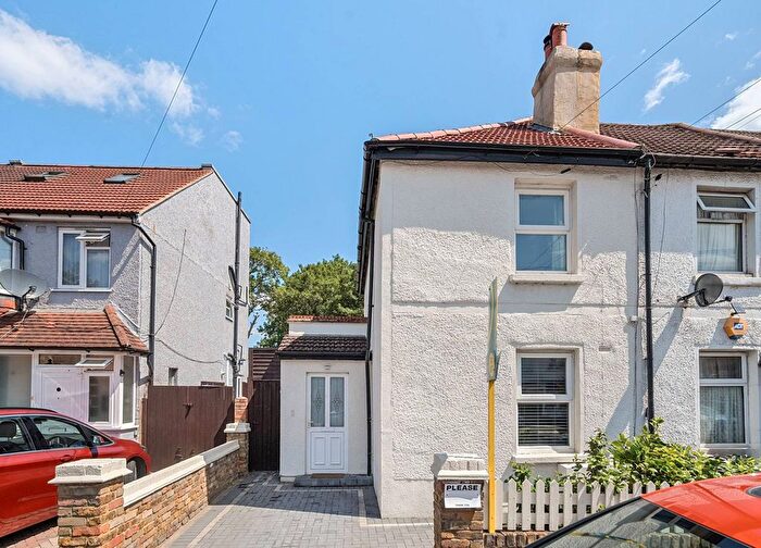 2 Bedroom End Of Terrace House To Rent In Tamworth Lane, Mitcham, CR4