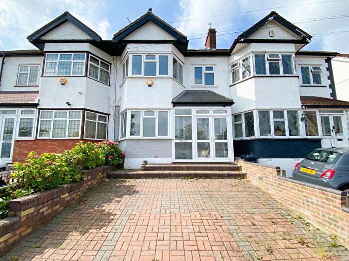 3 Bedroom Terraced House To Rent In Kensington Drive, Woodford Green, Essex, IG8