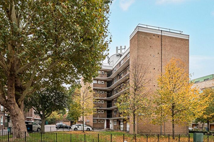 2 Bedroom Flat To Rent In East Street, London, SE17