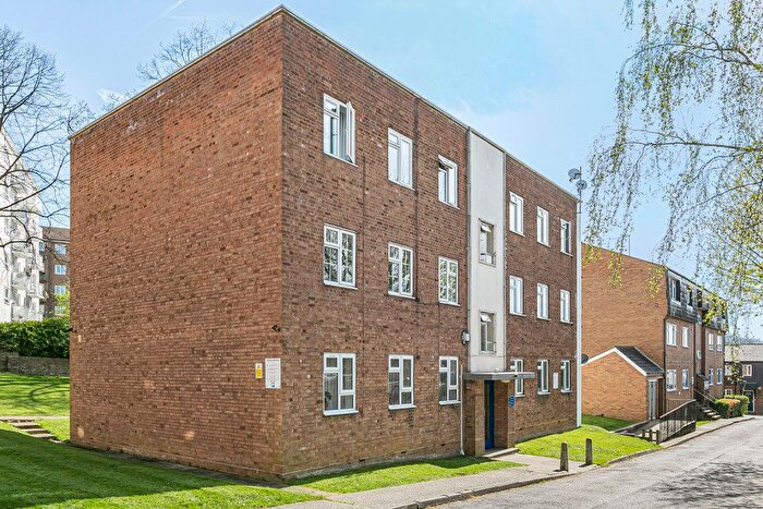 2 Bedroom Flat For Sale In Leigham Court Road, London, SW16