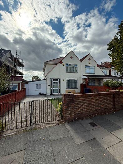 4 Bedroom Semi Detached House To Rent In Southall, UB1