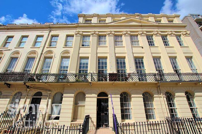 2 Bedroom Flat To Rent In Oriental Place, Brighton, BN1