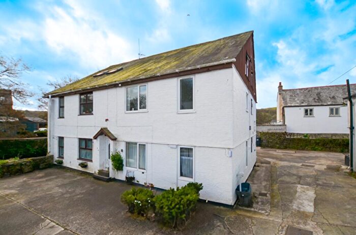 1 Bedroom Flat For Sale In Riverside Court, Quay Street, Lostwithiel, Cornwall, PL22