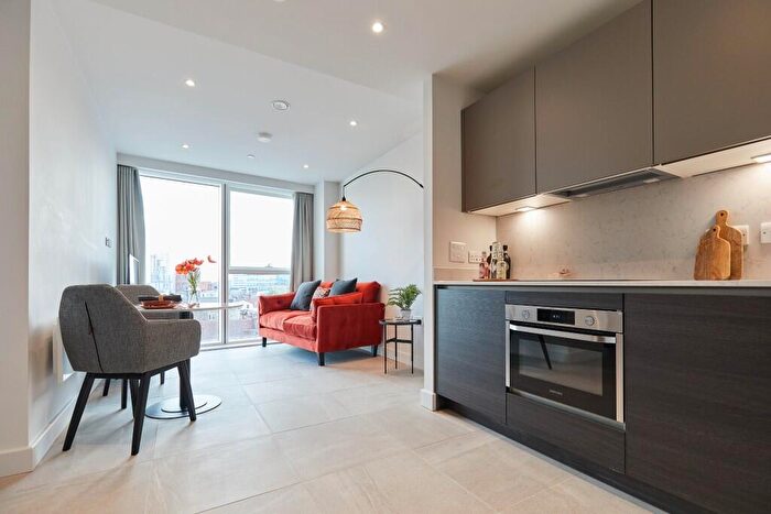 Studio To Rent In Rochdale Road, Manchester, Greater Manchester, M4