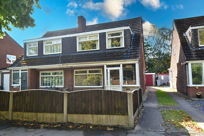 3 Bedroom Semi-Detached House For Sale In Iona Way, Davyhulme, M41