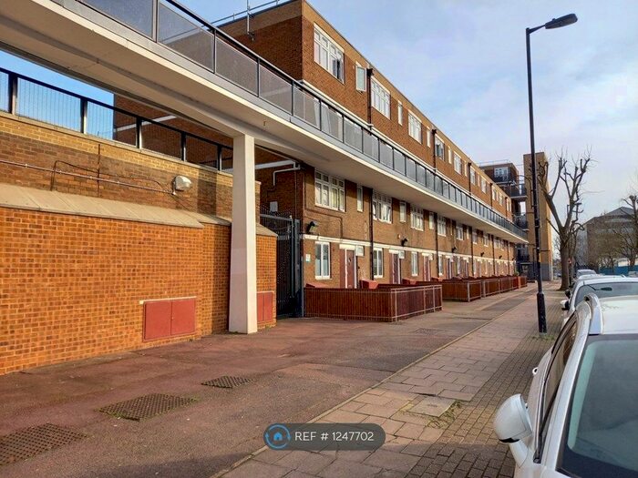 4 Bedroom Maisonette To Rent In Lockwood Square, London, SE16