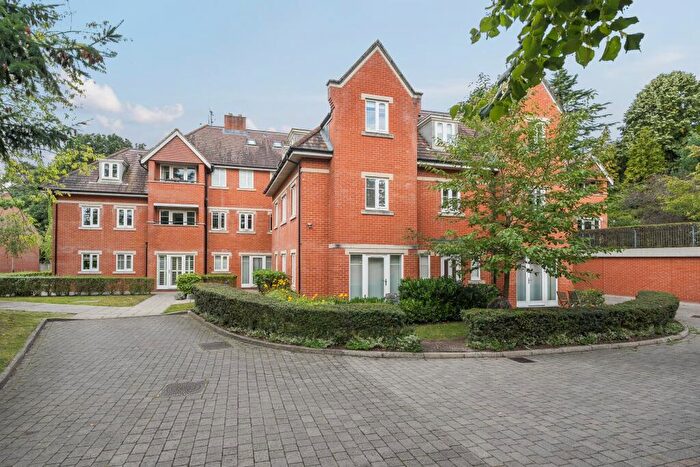 2 Bedroom Flat To Rent In Woking, GU22