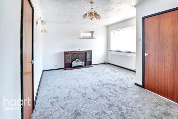 2 Bedroom Detached Bungalow For Sale In New Road, Canvey Island, SS8