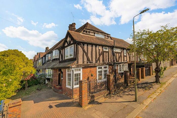 4 Bedroom Semi Detached House For Sale In Colindeep Lane, London, NW9
