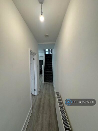 3 Bedroom End Of Terrace House To Rent In Chase Road, London, N14