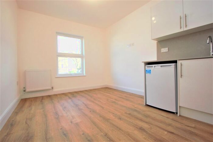 1 Bedroom Property To Rent In Studio Flat-Hertford Road, Enfield, EN3