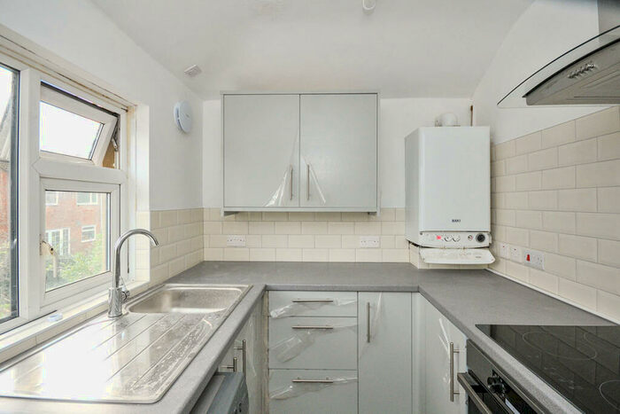 2 Bedroom Flat To Rent In C Rutland Park, London, SE6