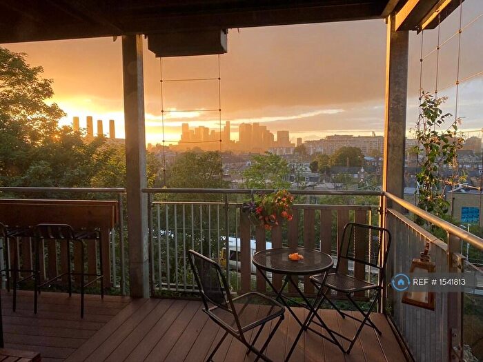 2 Bedroom Flat To Rent In Blackheath, London, SE3