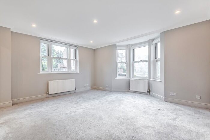 2 Bedroom Flat To Rent In Parkwood Road, Wimbledon, London, SW19