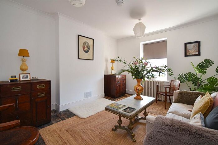 2 Bedroom Flat For Sale In Devonshire Square, Bexhill-On-Sea, TN40