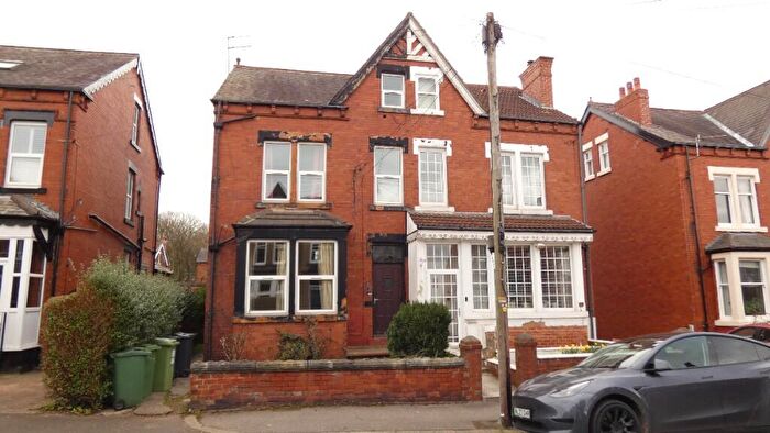 5 Bedroom Semi Detached House For Sale In Gledhow Wood Avenue, Leeds, West Yorkshire, LS8