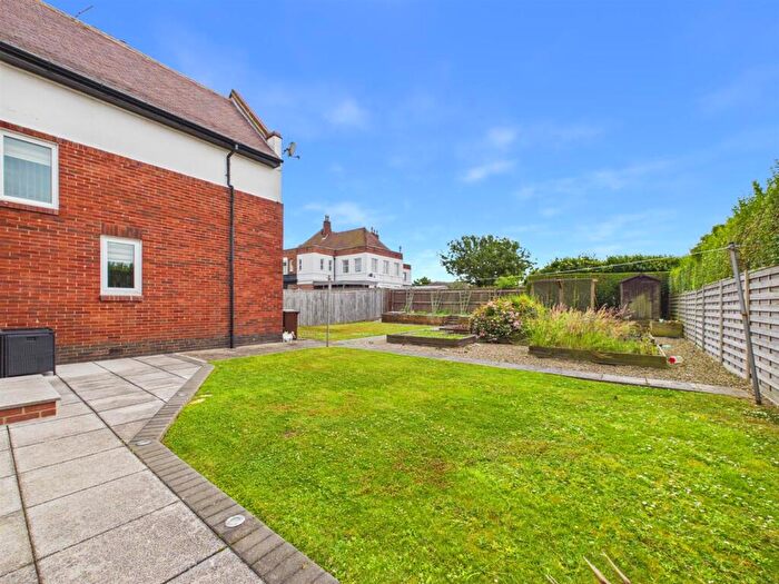 4 Bedroom Terraced House For Sale In Earsdon Court, West Monkseaton, NE25