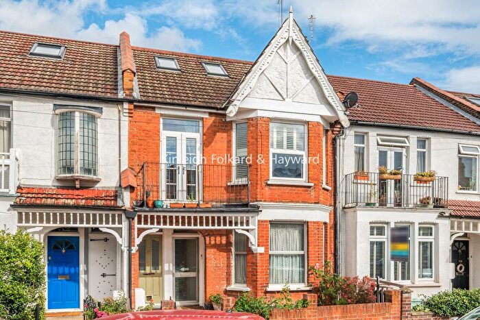 3 Bedroom Flat For Sale In Oxford Avenue, London, SW20