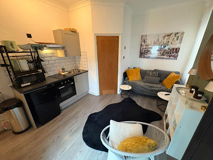 1 Bedroom Flat For Sale In Spencer Avenue, Earlsdon, Coventry, CV5