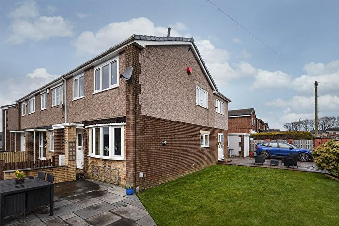 4 Bedroom End Terrace House For Sale In Hill Grove, Salendine Nook Huddersfield, HD3