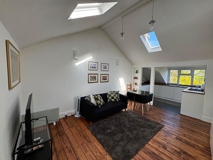 3 Bedroom Flat To Rent In Camden Road, London, NW1