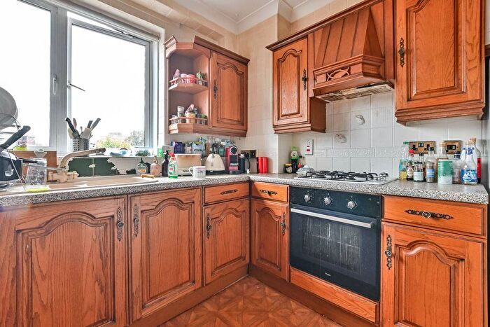 2 Bedroom Flat To Rent In Margarets Grove, Islington, London, N1