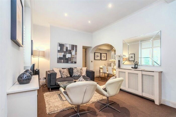 2 Bedroom Flat To Rent In St. Georges Square, London, SW1V