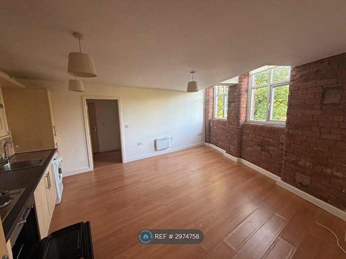 1 Bedroom Flat To Rent In Fearnley Mill Drive, Huddersfield, HD5