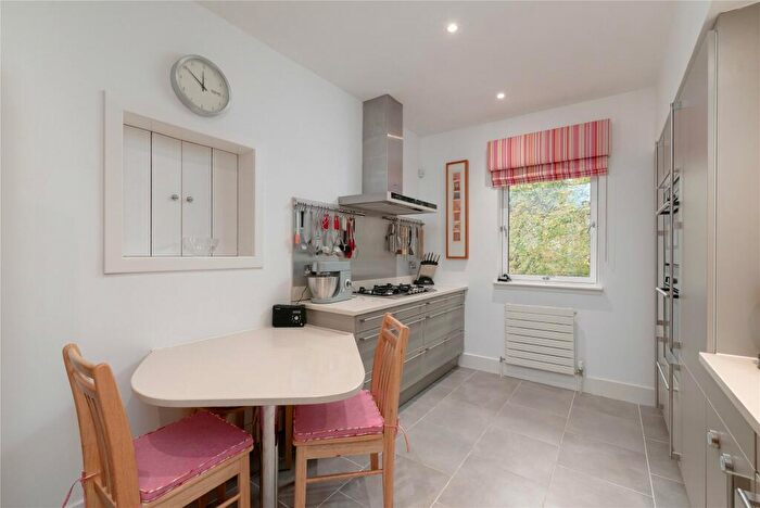 2 Bedroom Apartment For Sale In South Oswald Road, Edinburgh, EH9